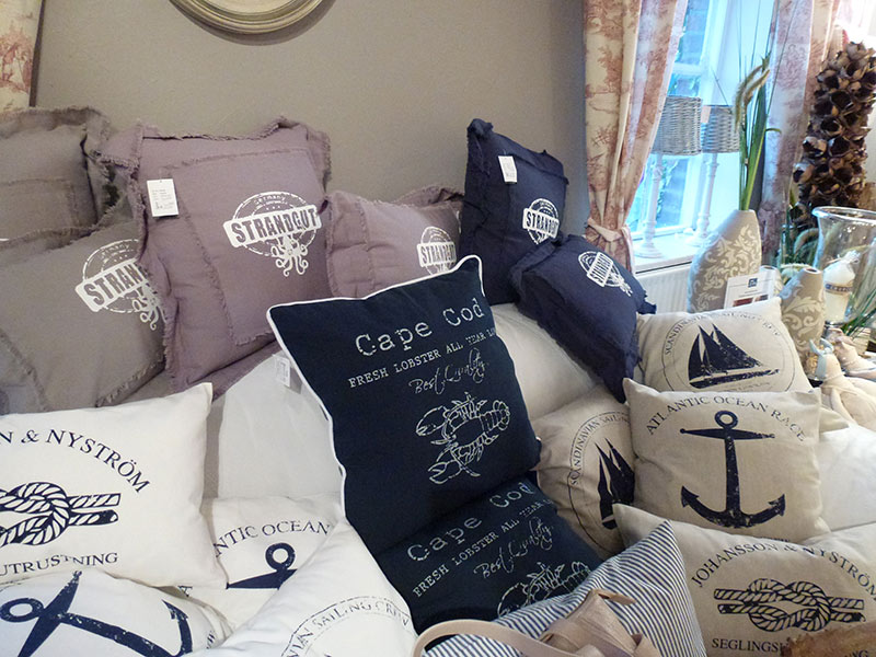Maritime Kissen mit Anker und Segelmotiven